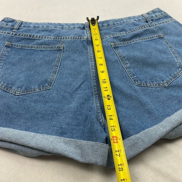 NWOT SHEIN embroidered jean shorts - Picture 9 of 12